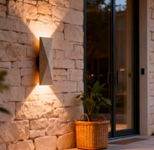 Load image into Gallery viewer, WALL LAMP 212
